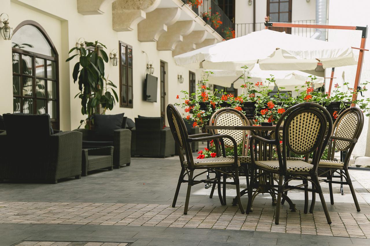 Le Petit Paris Hotel Cluj-Napoca Exterior photo